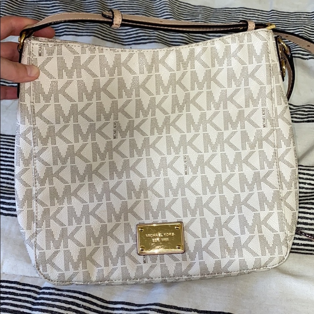 Michael Kors Jet Set Travel Messenger Bag vanilla